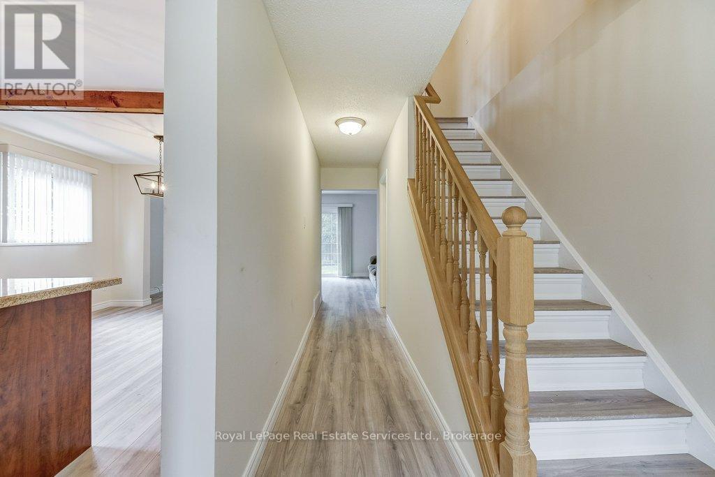 












1225 CONSORT CRESCENT

,
Burlington (Palmer),




Ontario
L7M1J8

