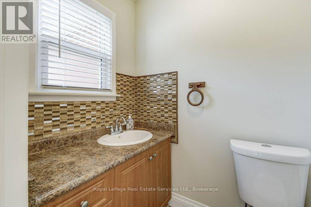 












1225 CONSORT CRESCENT

,
Burlington (Palmer),




Ontario
L7M1J8

