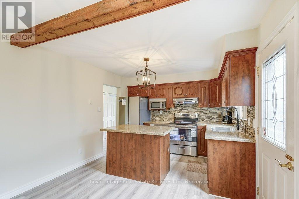 












1225 CONSORT CRESCENT

,
Burlington (Palmer),




Ontario
L7M1J8

