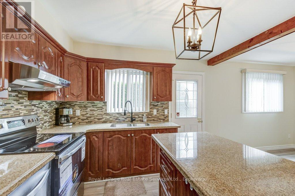 












1225 CONSORT CRESCENT

,
Burlington (Palmer),




Ontario
L7M1J8

