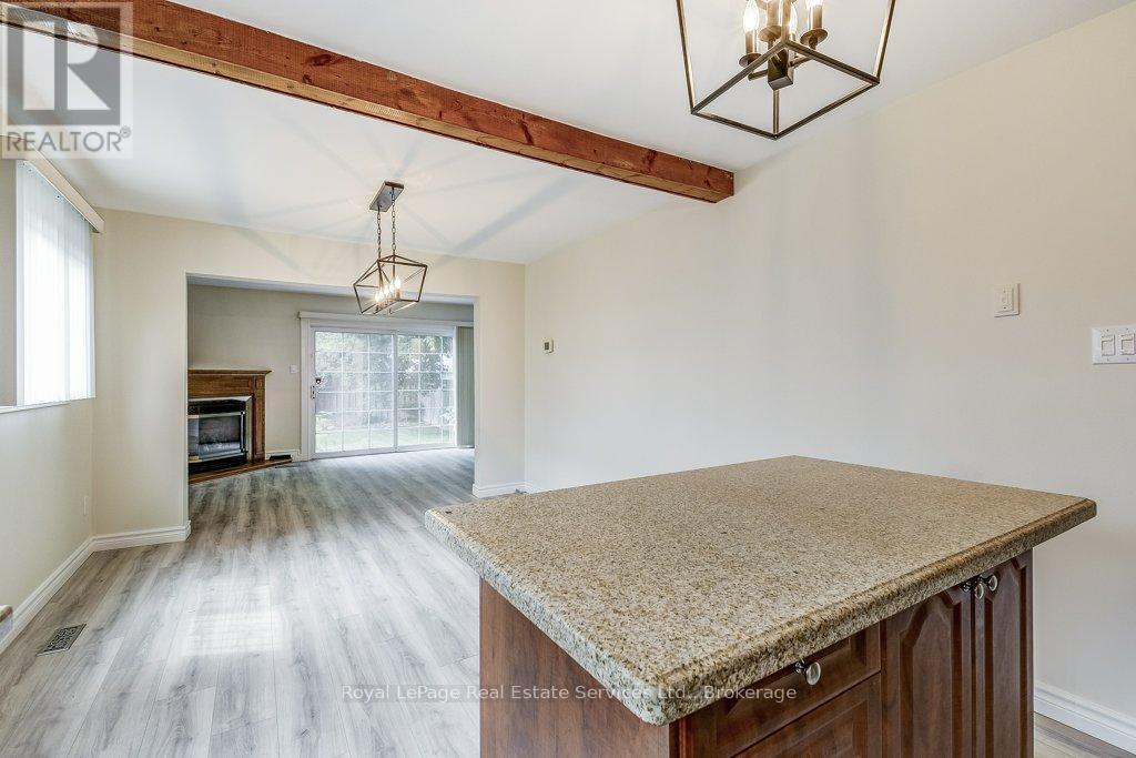












1225 CONSORT CRESCENT

,
Burlington (Palmer),




Ontario
L7M1J8

