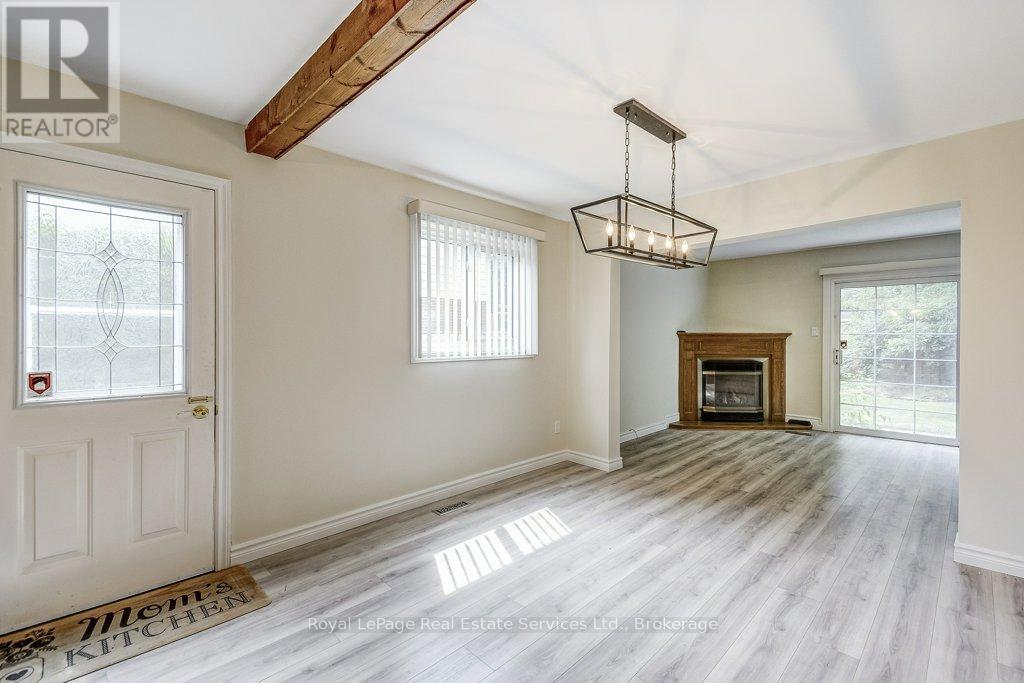 












1225 CONSORT CRESCENT

,
Burlington (Palmer),




Ontario
L7M1J8

