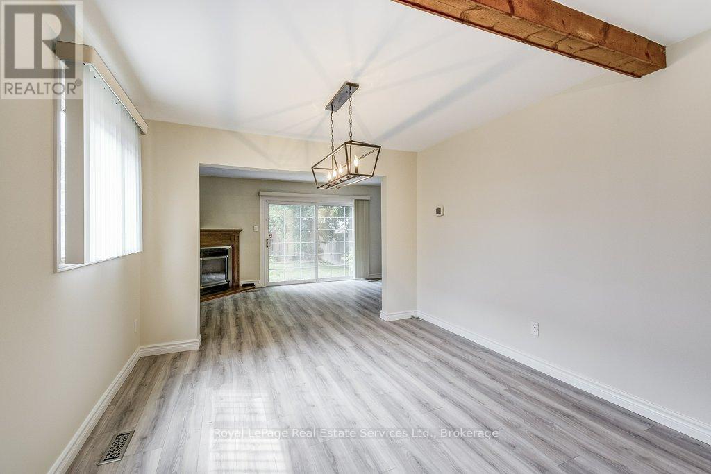 












1225 CONSORT CRESCENT

,
Burlington (Palmer),




Ontario
L7M1J8

