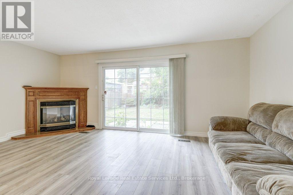 












1225 CONSORT CRESCENT

,
Burlington (Palmer),




Ontario
L7M1J8

