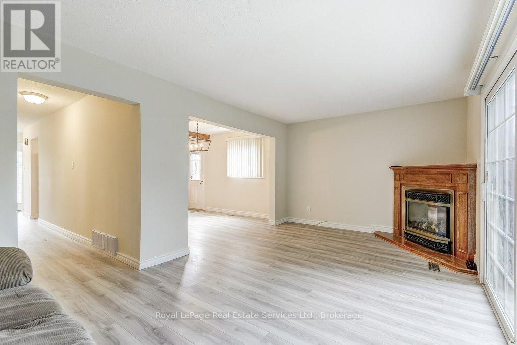 












1225 CONSORT CRESCENT

,
Burlington (Palmer),




Ontario
L7M1J8


