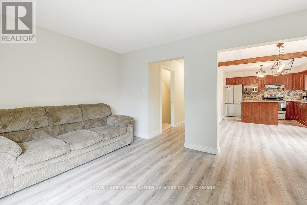 












1225 CONSORT CRESCENT

,
Burlington (Palmer),




Ontario
L7M1J8

