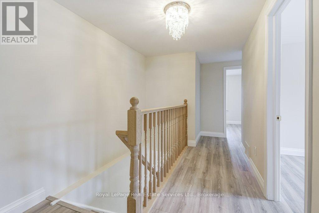 












1225 CONSORT CRESCENT

,
Burlington (Palmer),




Ontario
L7M1J8

