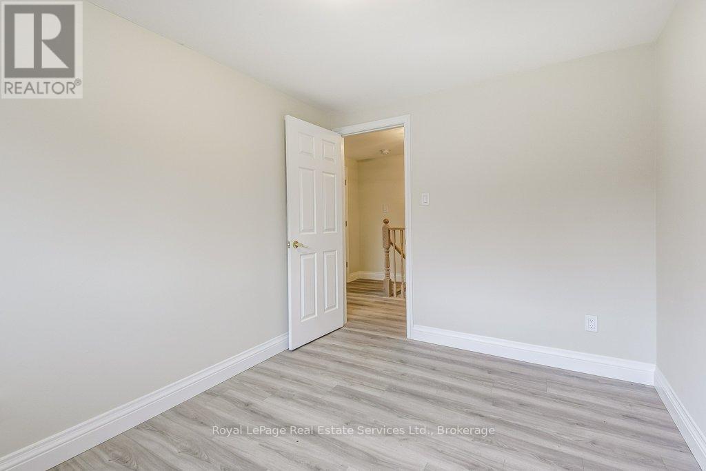 












1225 CONSORT CRESCENT

,
Burlington (Palmer),




Ontario
L7M1J8

