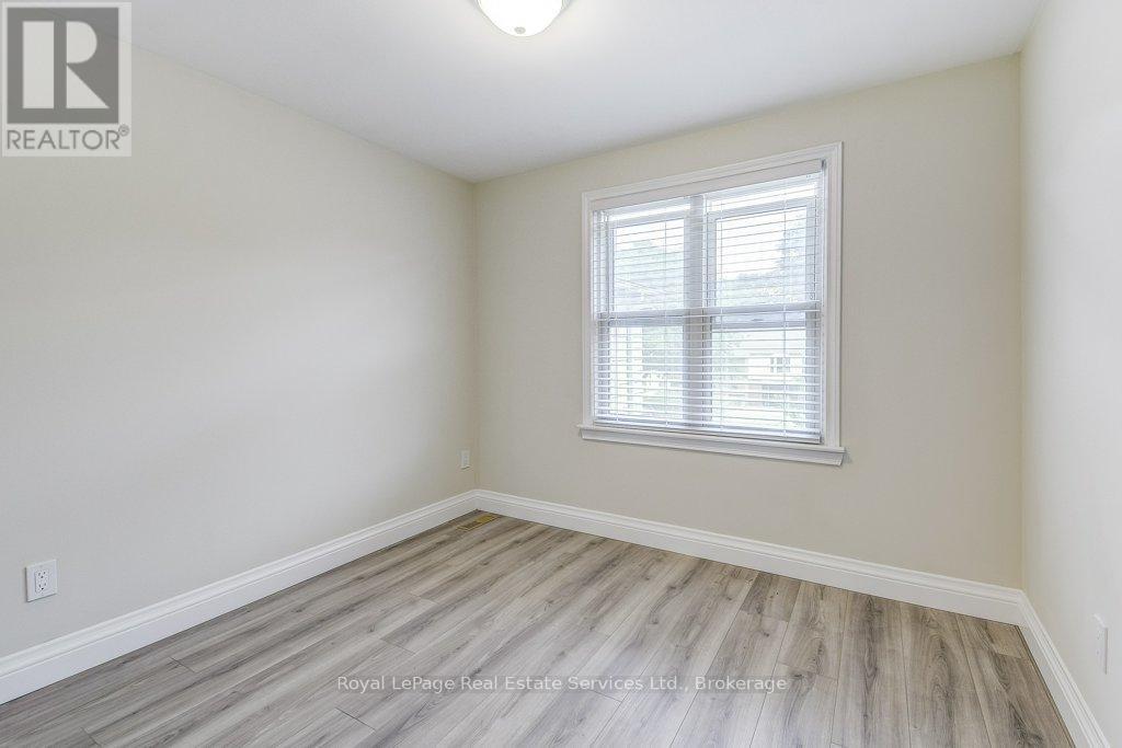 












1225 CONSORT CRESCENT

,
Burlington (Palmer),




Ontario
L7M1J8

