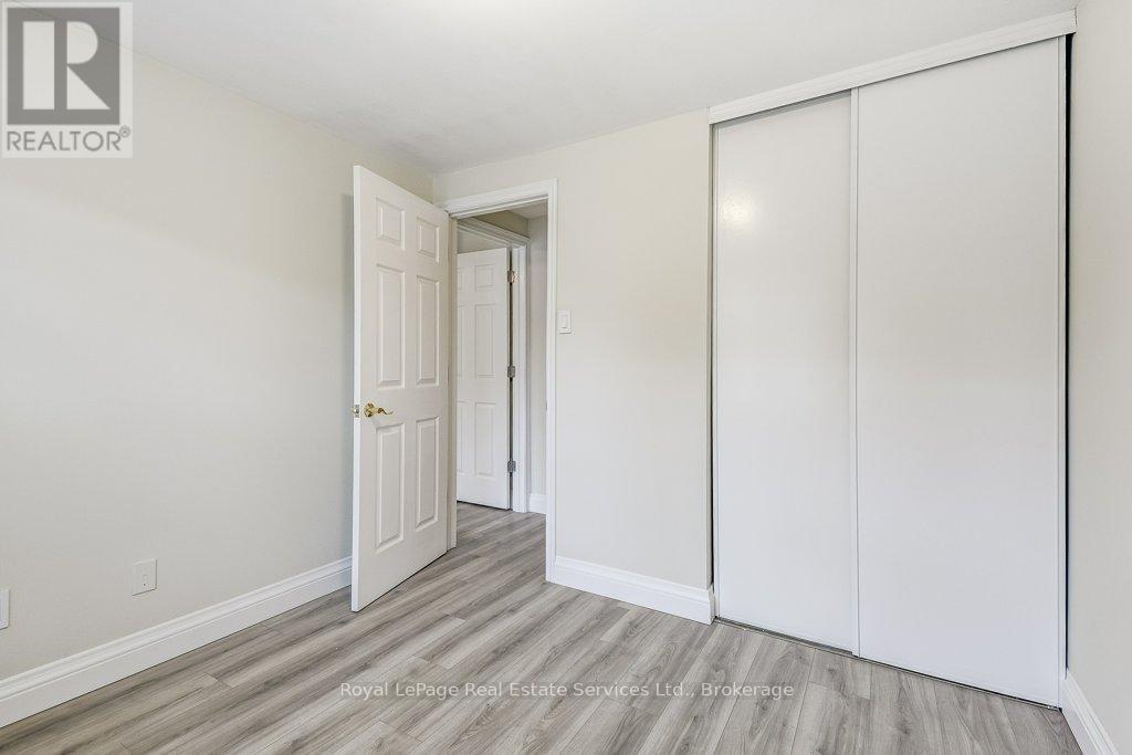 












1225 CONSORT CRESCENT

,
Burlington (Palmer),




Ontario
L7M1J8

