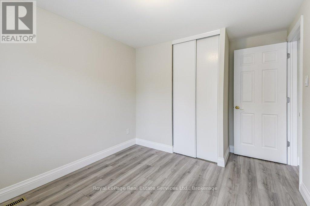 












1225 CONSORT CRESCENT

,
Burlington (Palmer),




Ontario
L7M1J8

