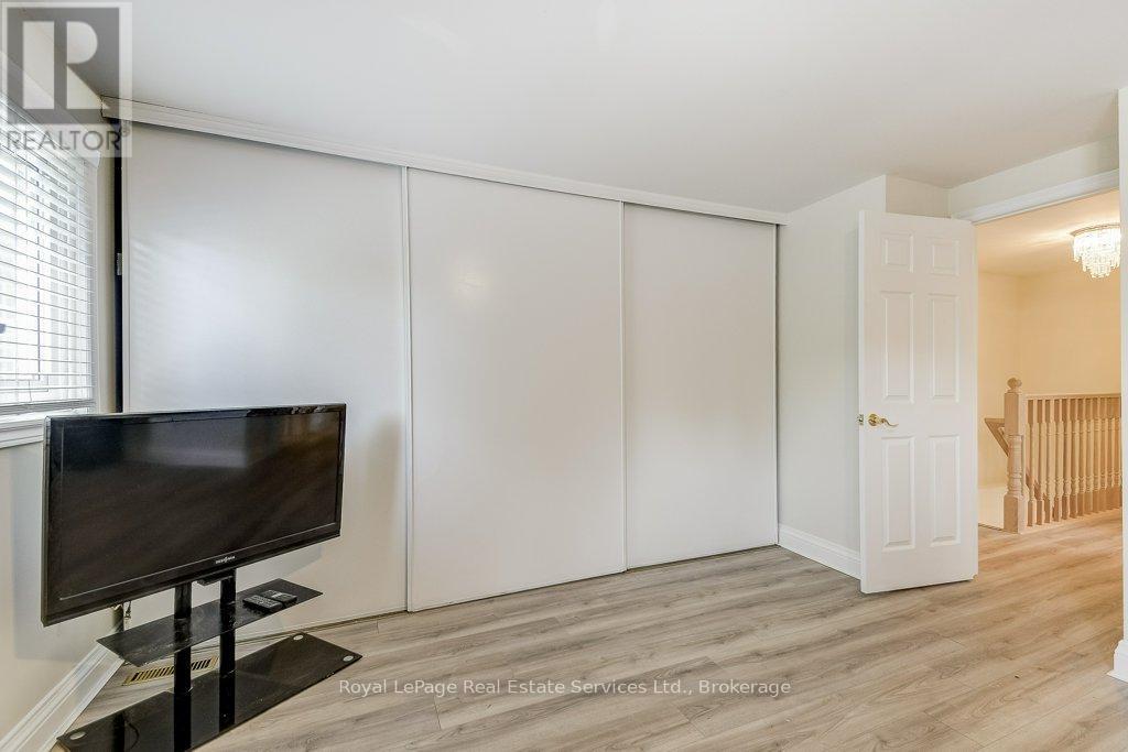 












1225 CONSORT CRESCENT

,
Burlington (Palmer),




Ontario
L7M1J8


