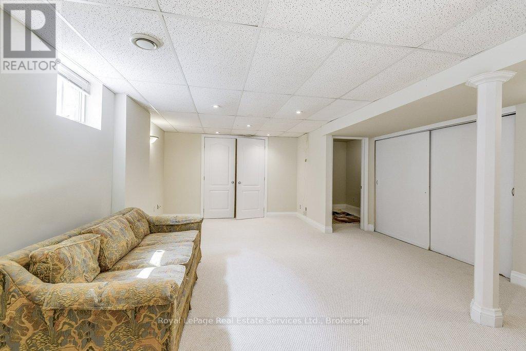 












1225 CONSORT CRESCENT

,
Burlington (Palmer),




Ontario
L7M1J8

