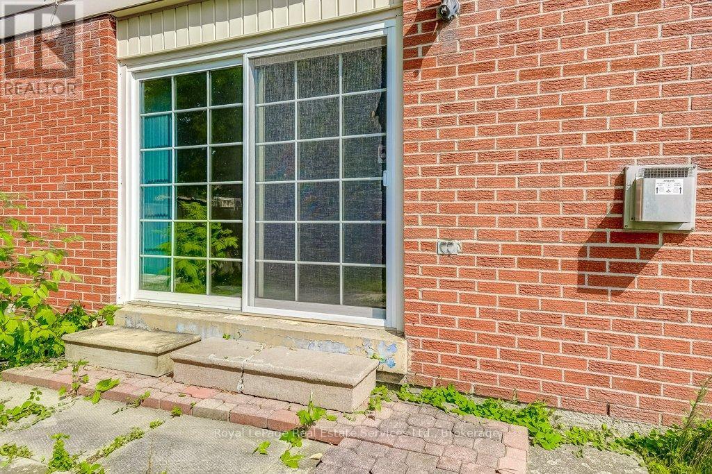 












1225 CONSORT CRESCENT

,
Burlington (Palmer),




Ontario
L7M1J8

