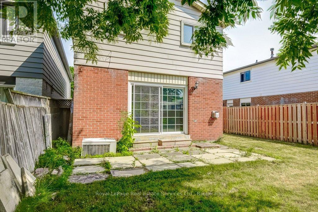 












1225 CONSORT CRESCENT

,
Burlington (Palmer),




Ontario
L7M1J8


