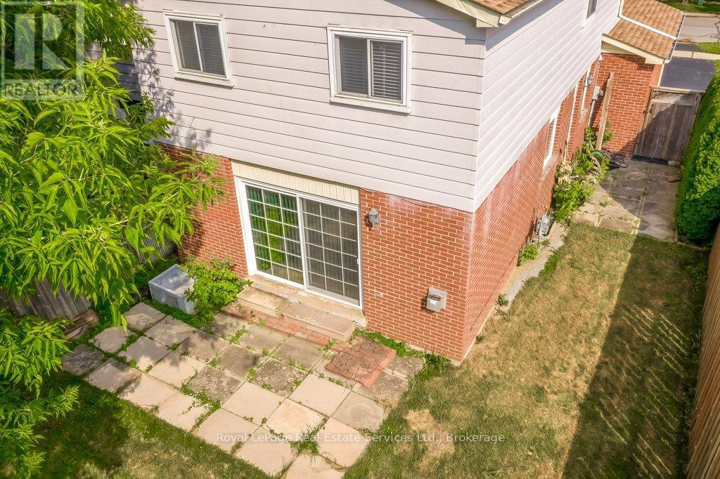 












1225 CONSORT CRESCENT

,
Burlington (Palmer),




Ontario
L7M1J8

