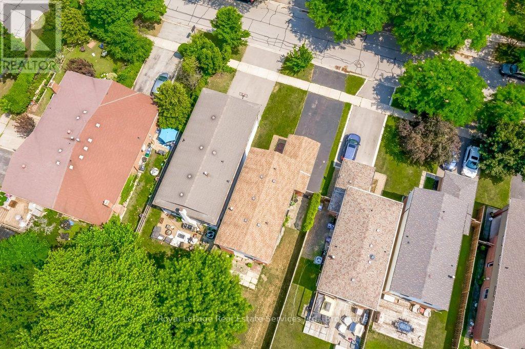 












1225 CONSORT CRESCENT

,
Burlington (Palmer),




Ontario
L7M1J8


