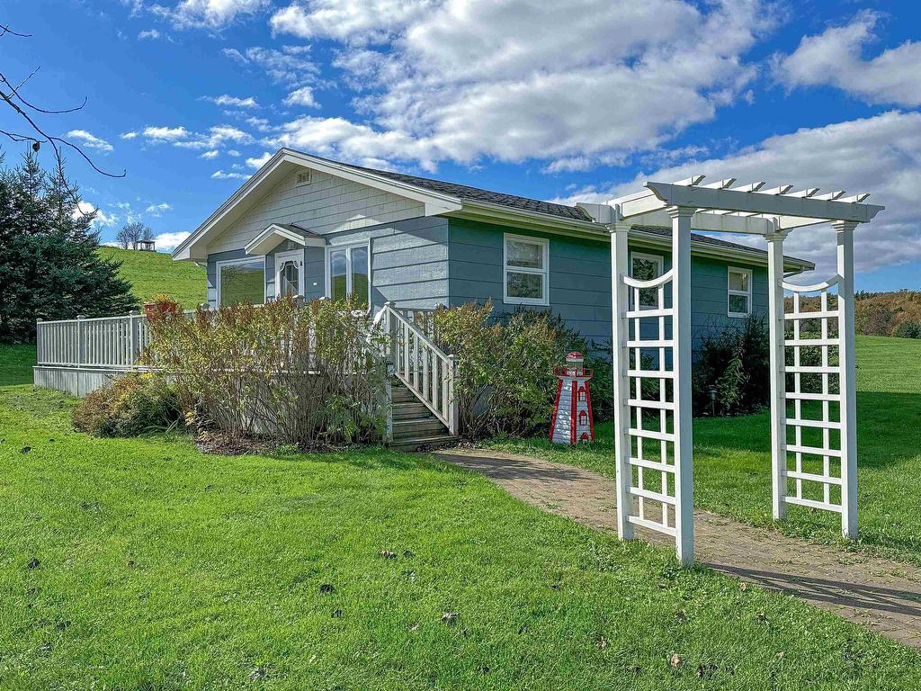 












6123 Route 13

,
New Glasgow,




PE
C0A 1N0

