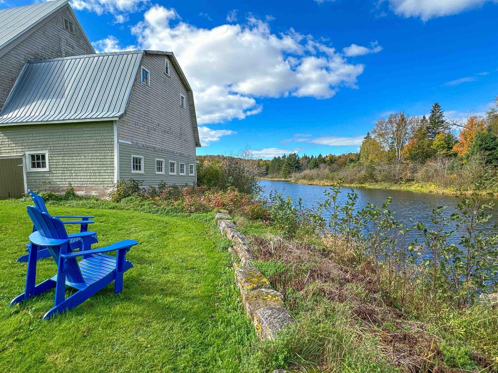 












6123 Route 13

,
New Glasgow,




PE
C0A 1N0

