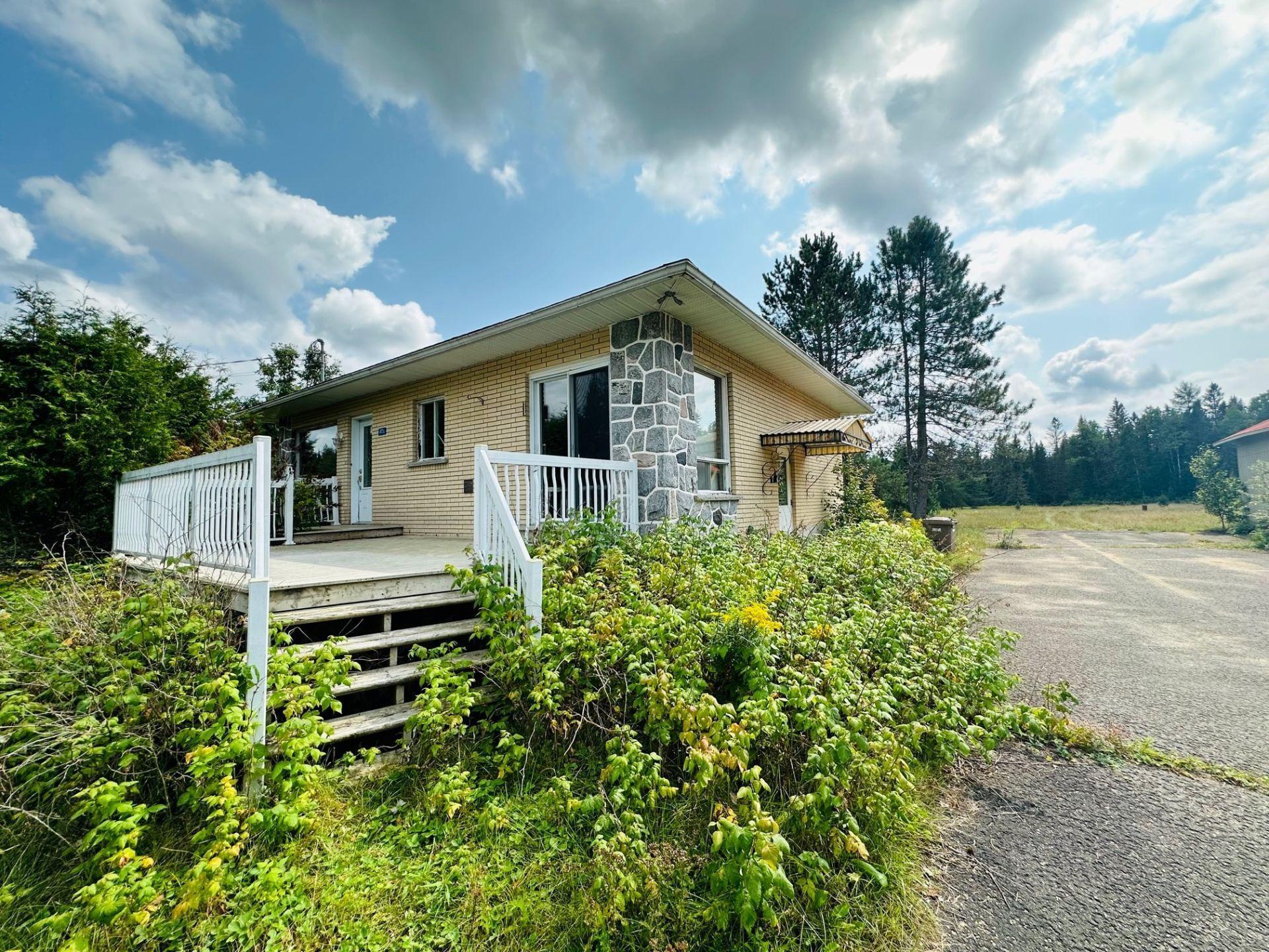 









4726


Route de L'Ascension

,
Rivière-Rouge,




QC
J0T1T0

