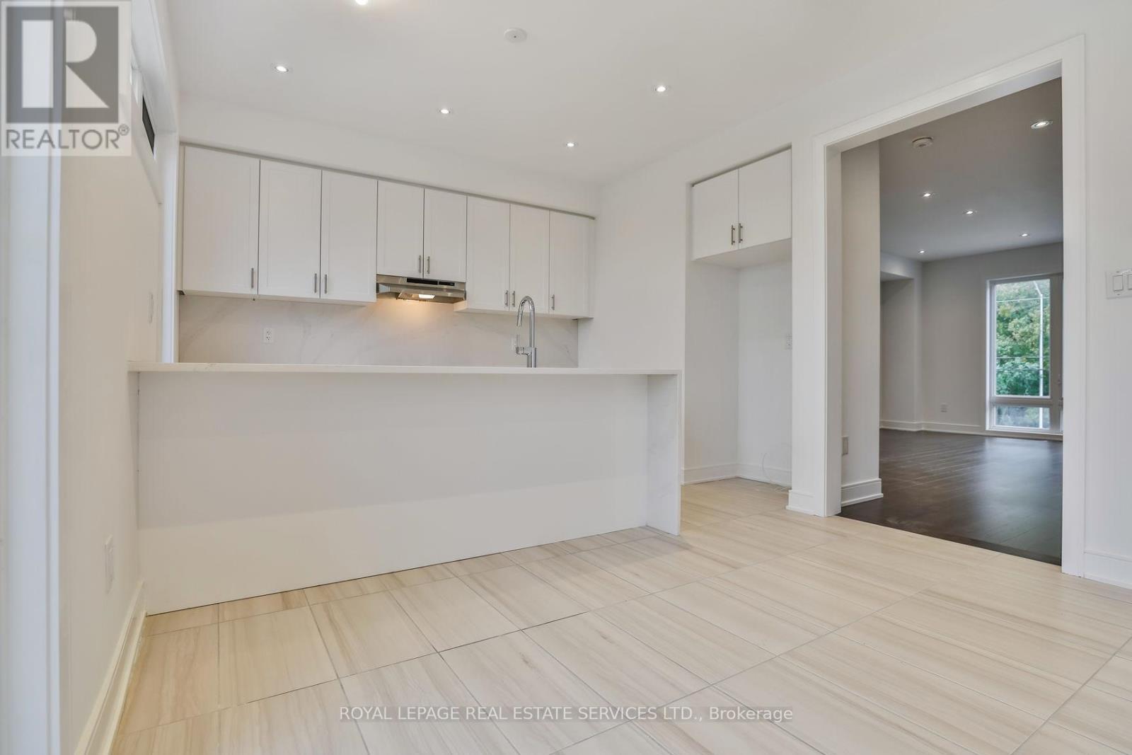 












2491 BADGER CRESCENT

,
Oakville,




Ontario
L6M5M1

