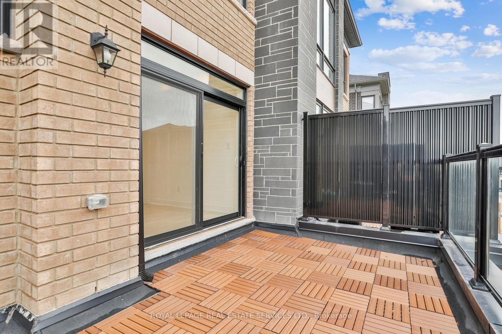 












2491 BADGER CRESCENT

,
Oakville,




Ontario
L6M5M1

