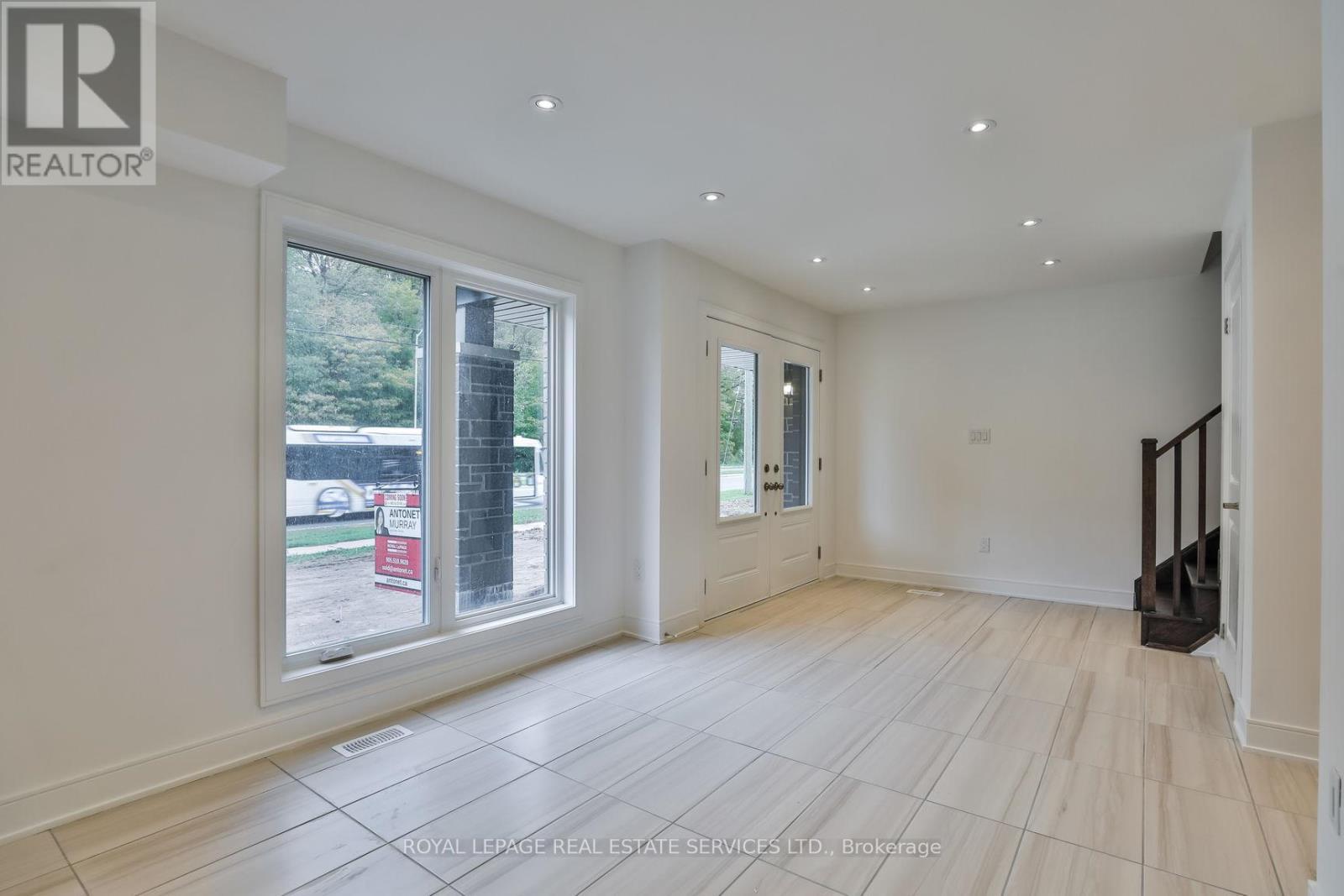 












2491 BADGER CRESCENT

,
Oakville,




Ontario
L6M5M1

