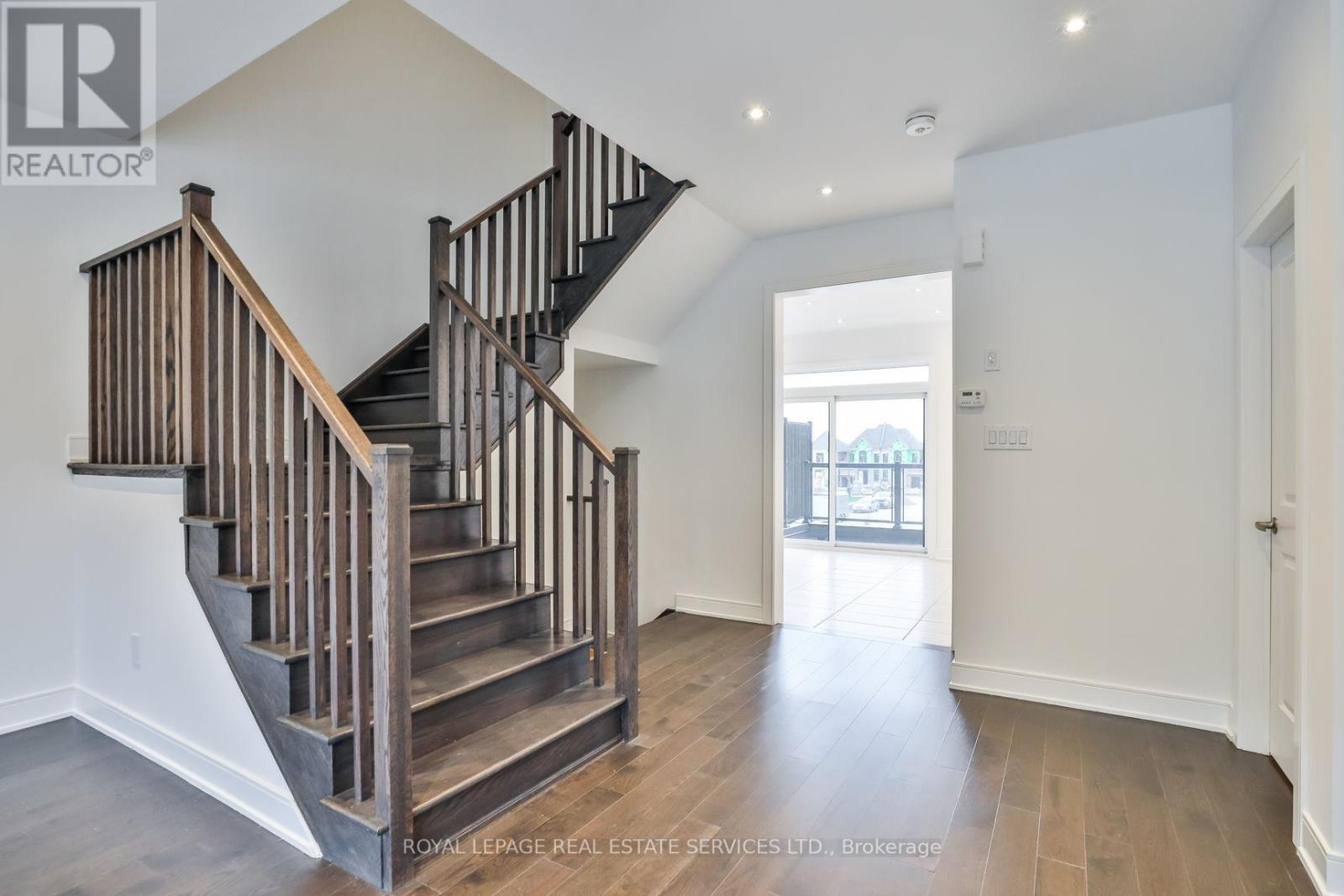 












2491 BADGER CRESCENT

,
Oakville,




Ontario
L6M5M1

