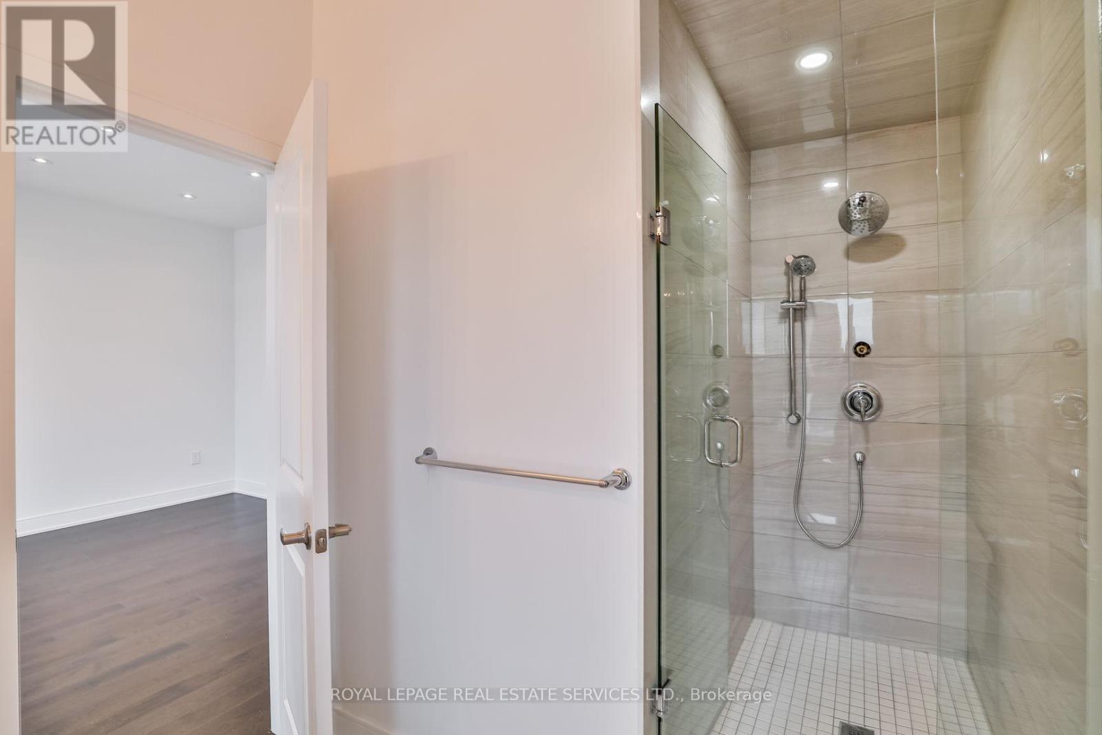 












2491 BADGER CRESCENT

,
Oakville,




Ontario
L6M5M1

