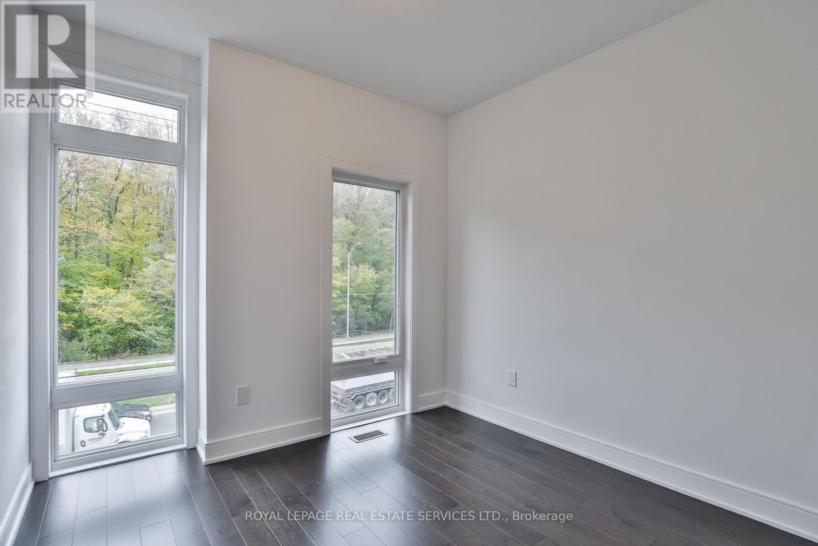 












2491 BADGER CRESCENT

,
Oakville,




Ontario
L6M5M1


