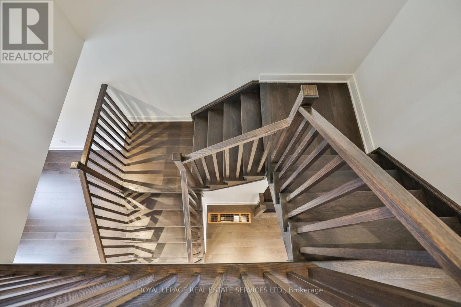 












2491 BADGER CRESCENT

,
Oakville,




Ontario
L6M5M1

