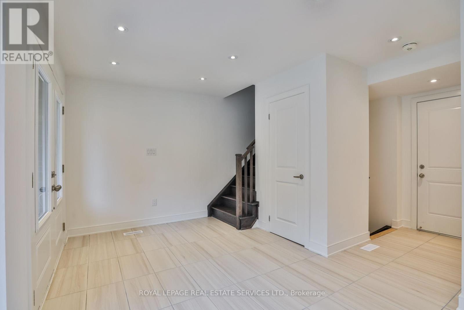 












2491 BADGER CRESCENT

,
Oakville,




Ontario
L6M5M1

