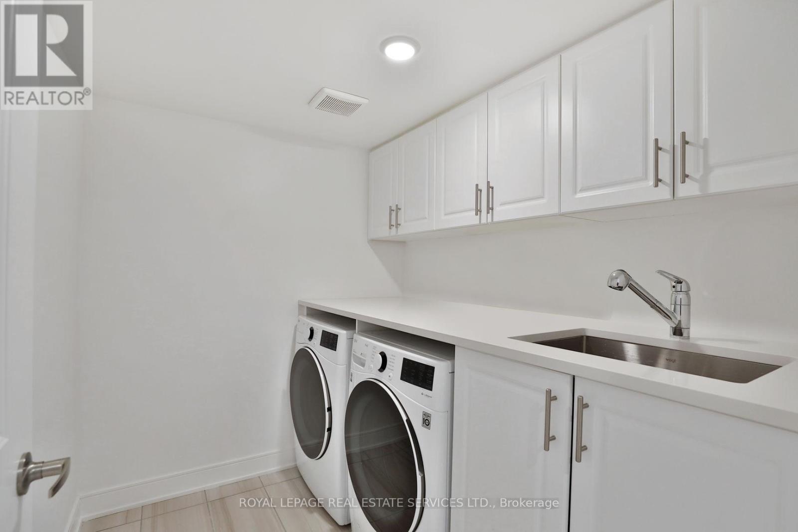 












2491 BADGER CRESCENT

,
Oakville,




Ontario
L6M5M1

