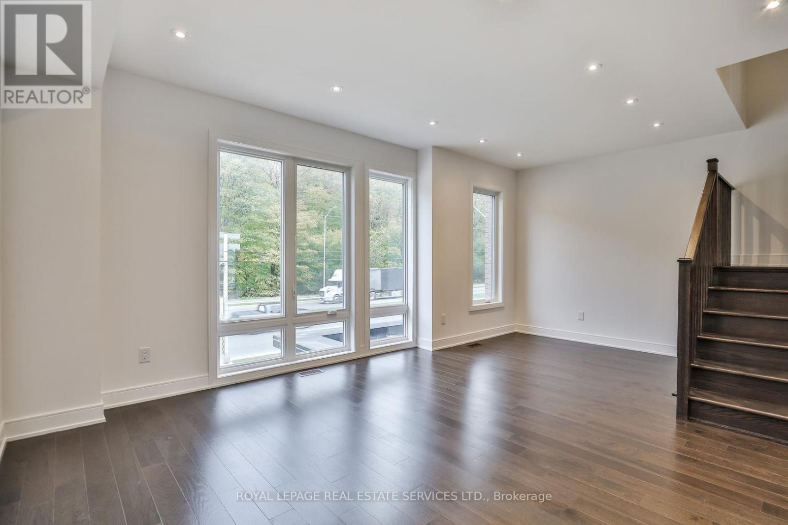 












2491 BADGER CRESCENT

,
Oakville,




Ontario
L6M5M1


