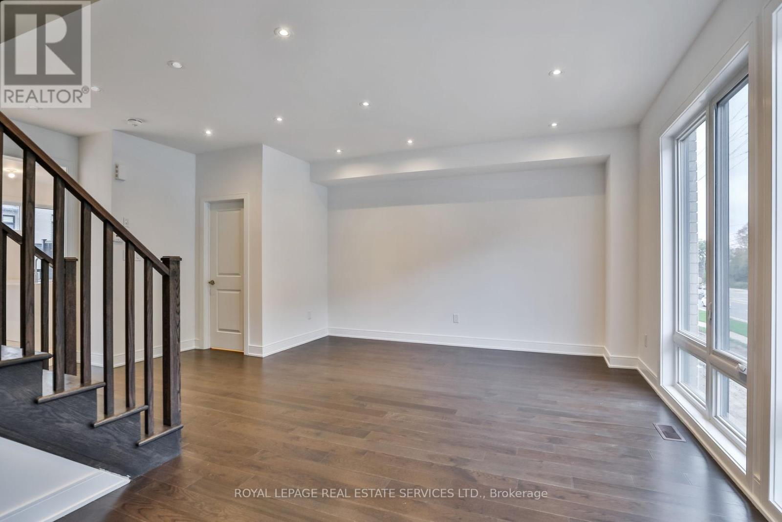 












2491 BADGER CRESCENT

,
Oakville,




Ontario
L6M5M1

