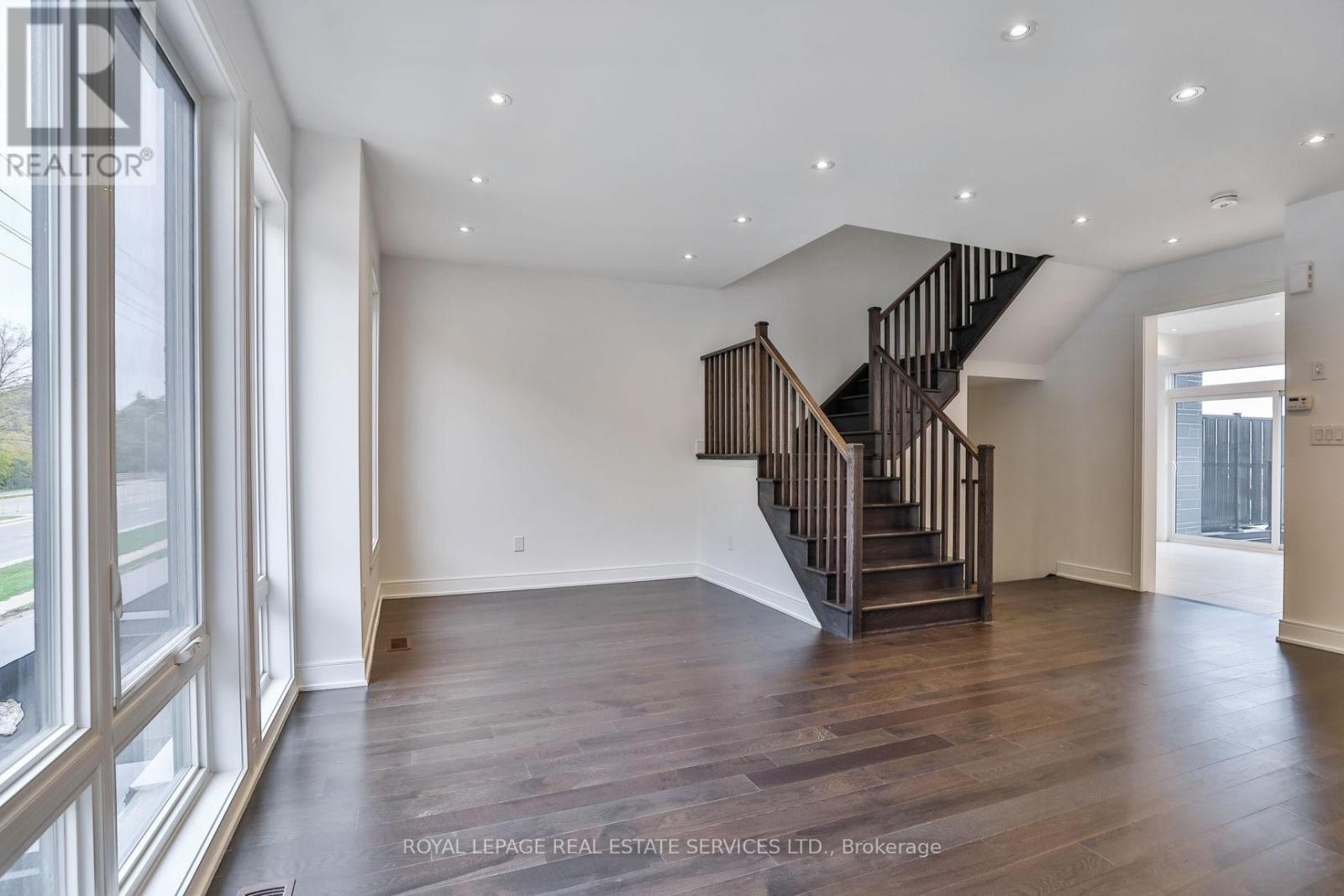 












2491 BADGER CRESCENT

,
Oakville,




Ontario
L6M5M1

