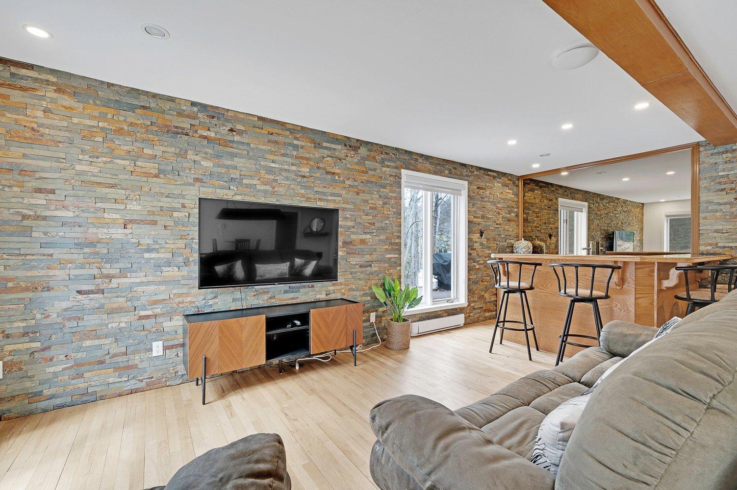 









48


Ch. du Geai-Bleu

,
Saint-Sauveur,




QC
J0R1R1

