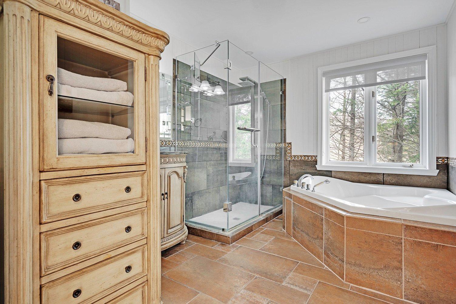 









48


Ch. du Geai-Bleu

,
Saint-Sauveur,




QC
J0R1R1

