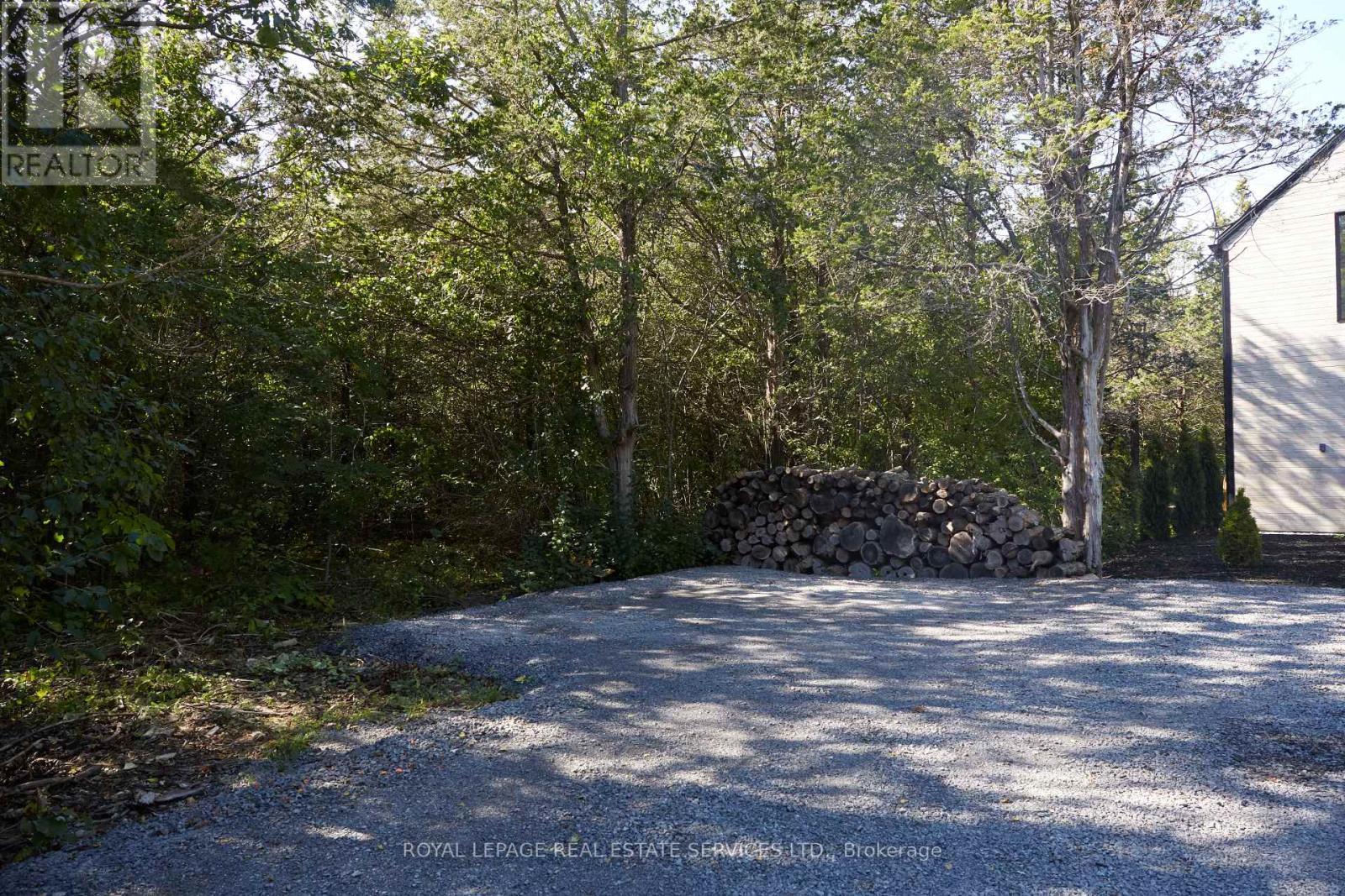 












372 PRINYERS COVE CRESCENT

,
Prince Edward County,




Ontario
K0K2T0


