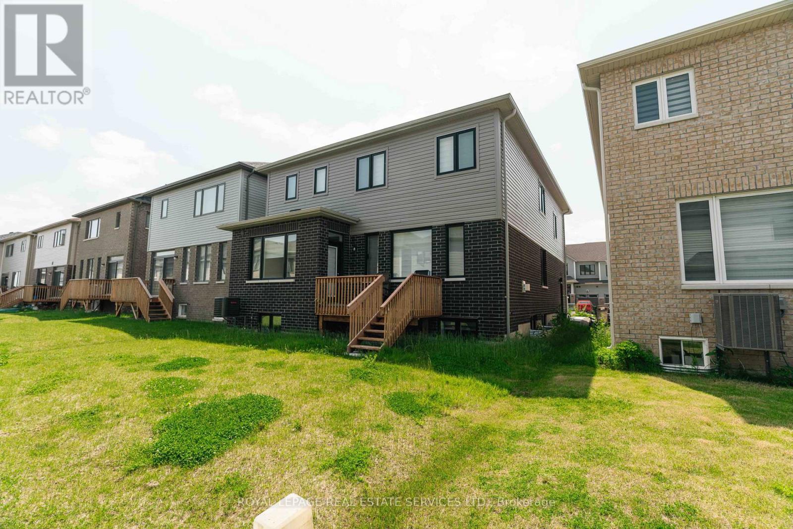 












LOWER - 46 BANNISTER ROAD

,
Barrie,




Ontario
L9J0L7

