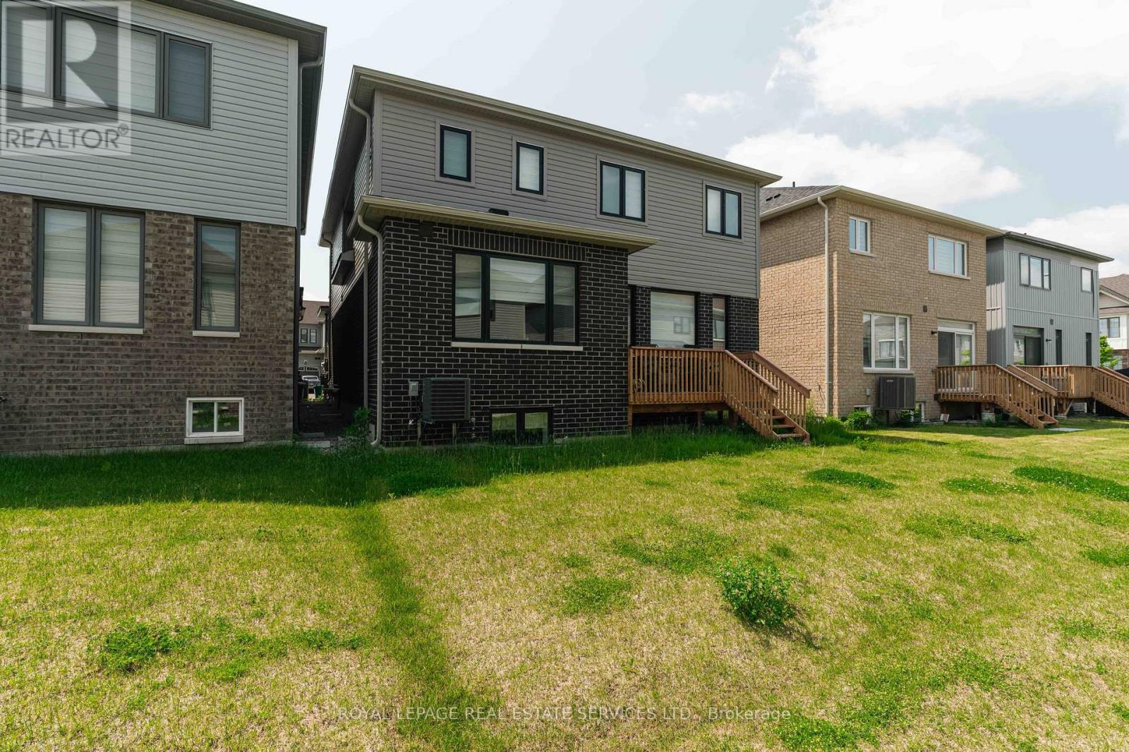 












LOWER - 46 BANNISTER ROAD

,
Barrie,




Ontario
L9J0L7

