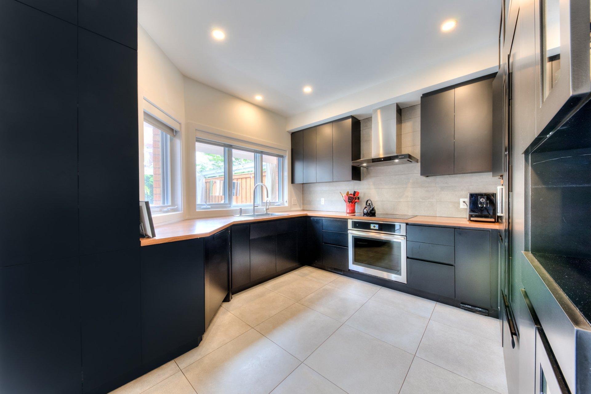 









2861


Rue de l'Écu

,
Montréal (Saint-Laurent),




QC
H4R3N2

