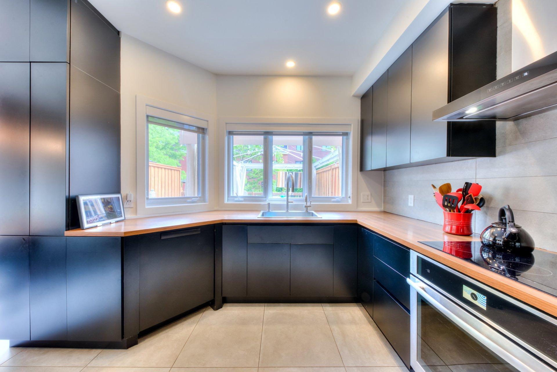 









2861


Rue de l'Écu

,
Montréal (Saint-Laurent),




QC
H4R3N2

