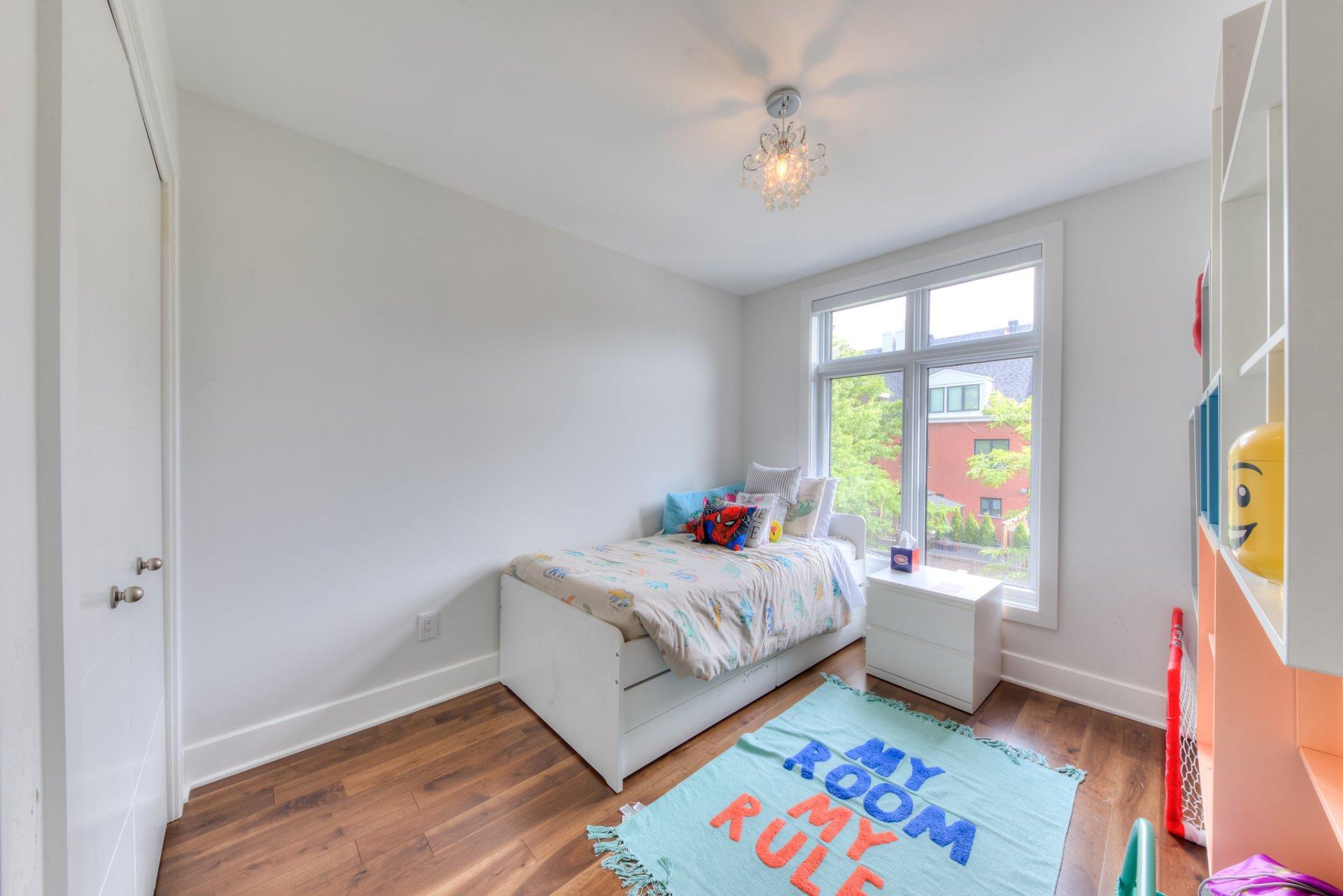 









2861


Rue de l'Écu

,
Montréal (Saint-Laurent),




QC
H4R3N2


