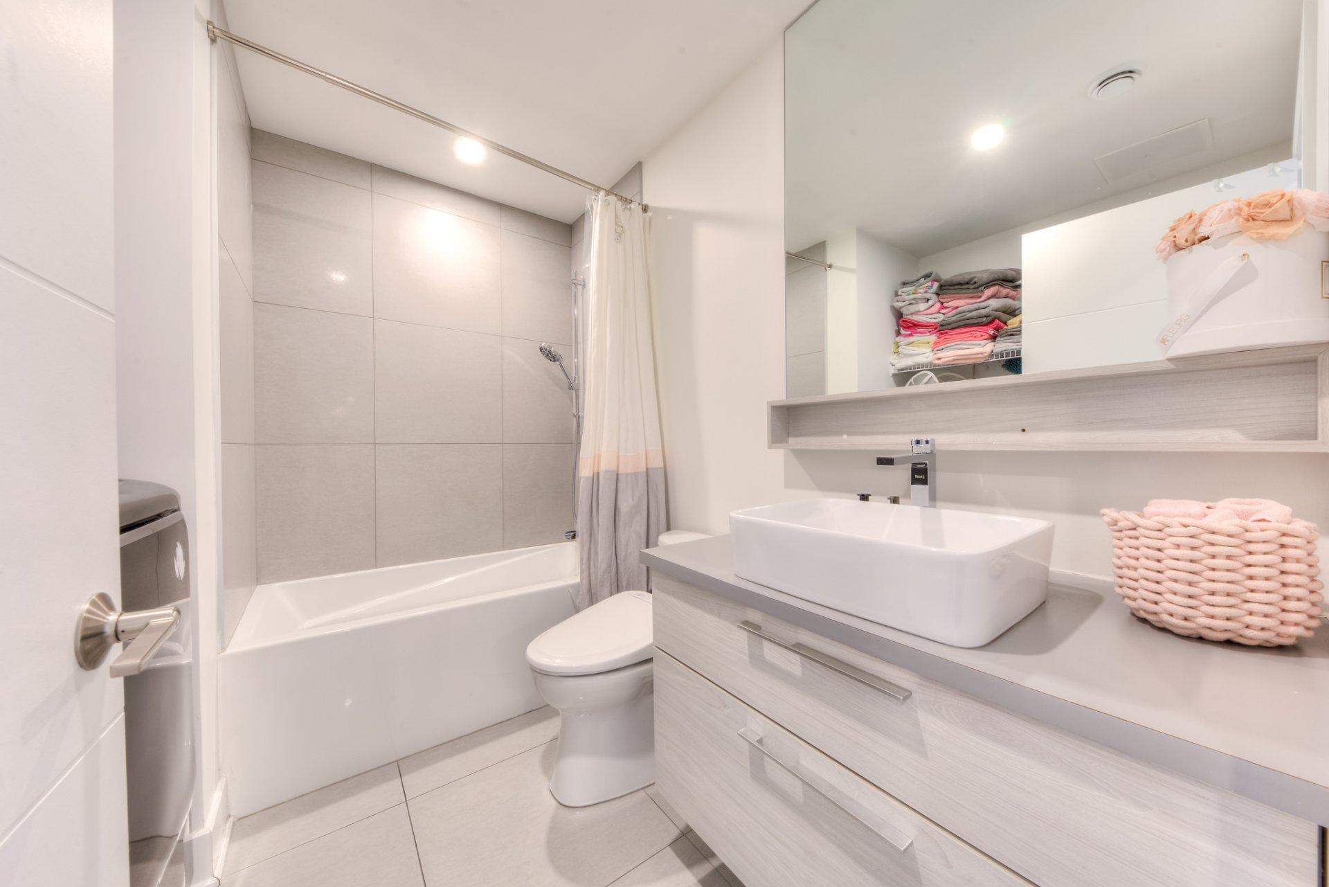 









2861


Rue de l'Écu

,
Montréal (Saint-Laurent),




QC
H4R3N2

