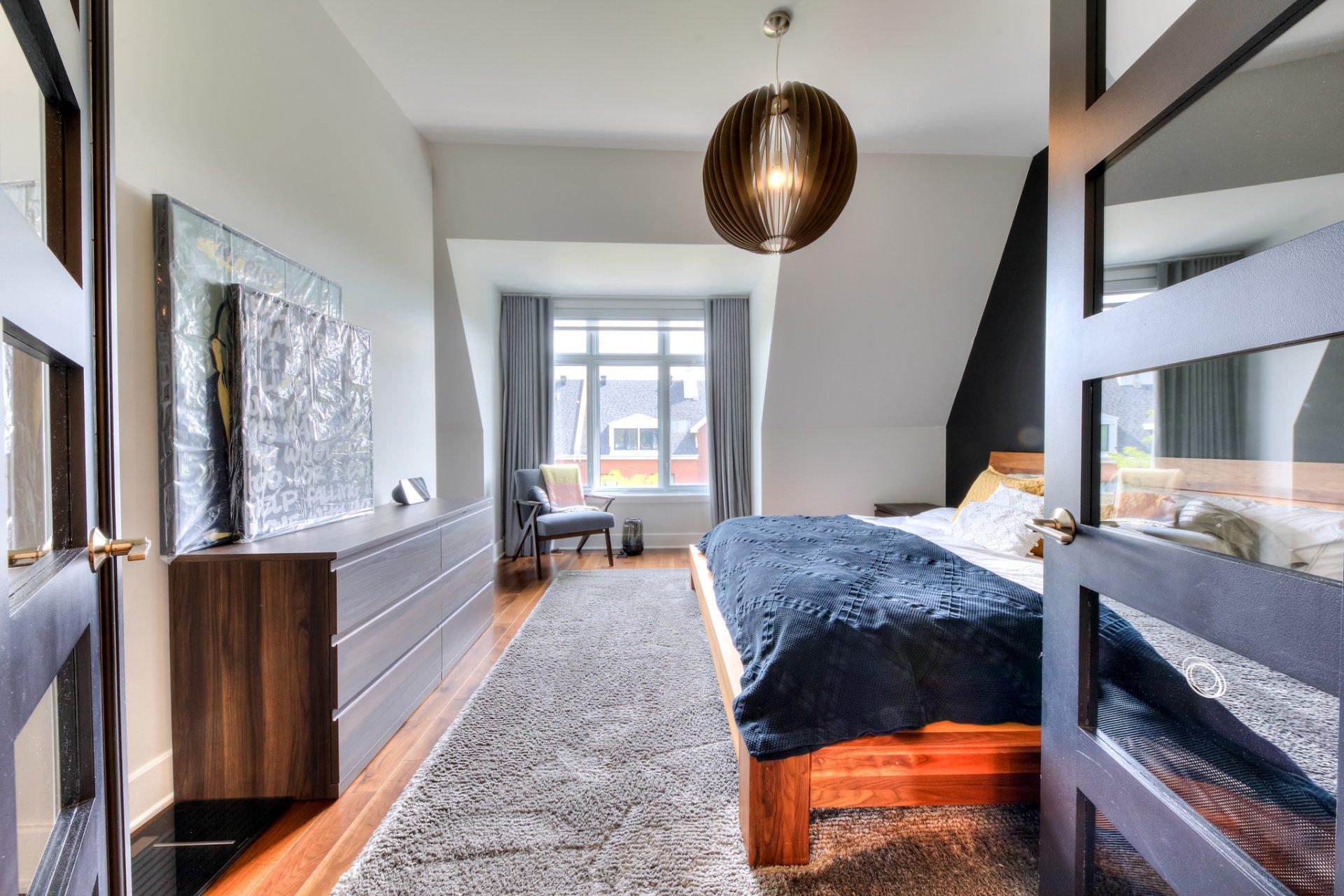 









2861


Rue de l'Écu

,
Montréal (Saint-Laurent),




QC
H4R3N2

