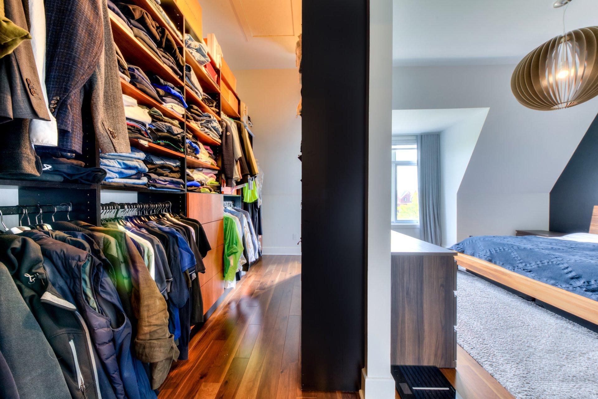 









2861


Rue de l'Écu

,
Montréal (Saint-Laurent),




QC
H4R3N2


