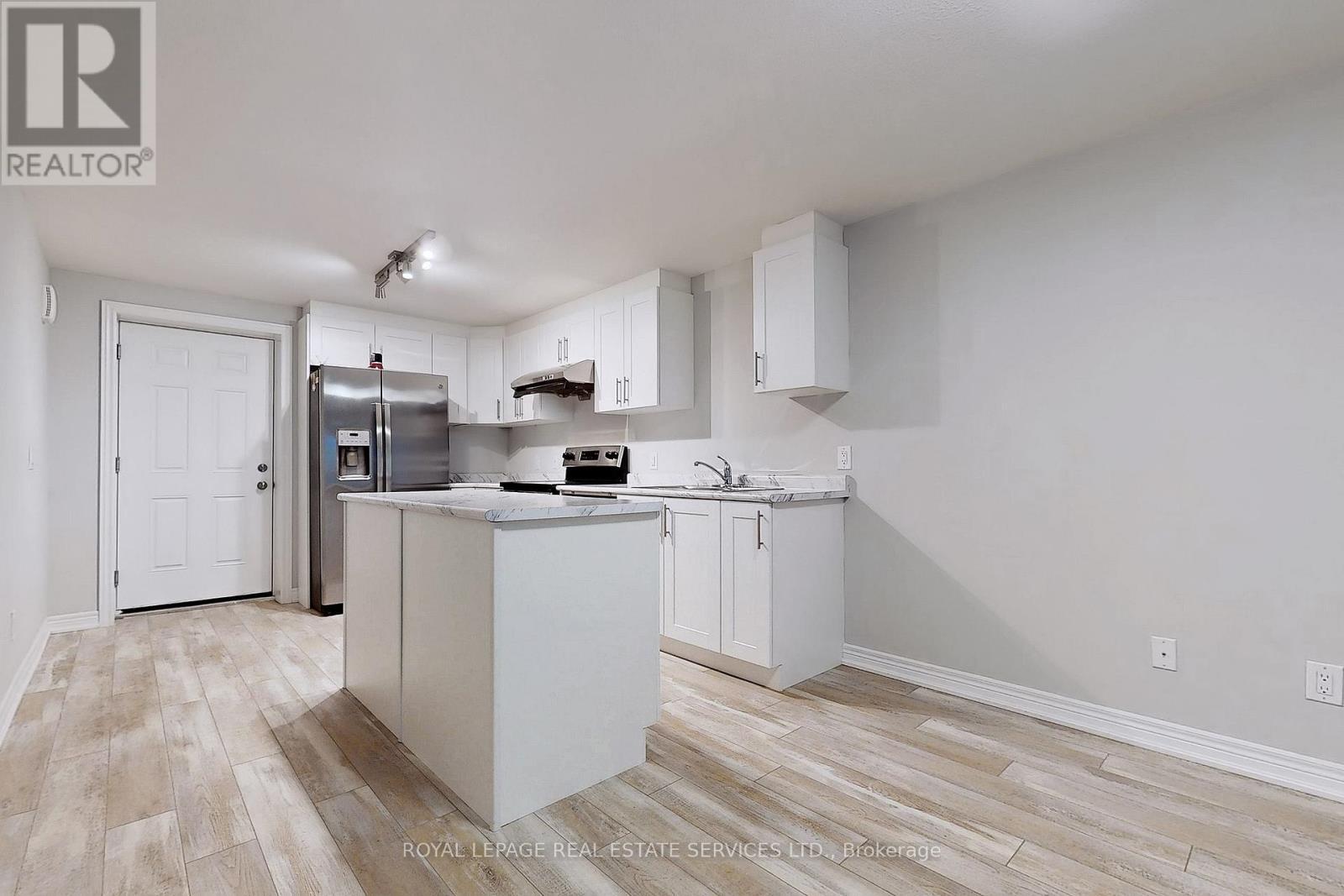 












MAIN - 22 BOUNTY AVENUE

,
Thorold,




Ontario
L2V0H4

