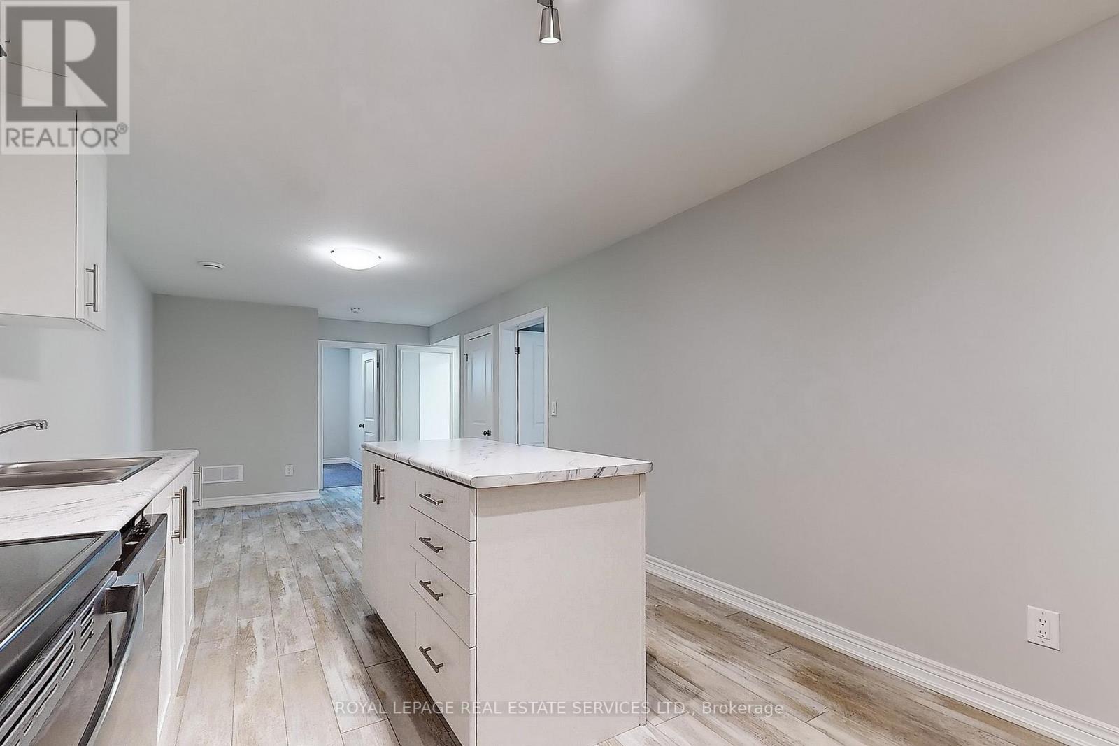 












MAIN - 22 BOUNTY AVENUE

,
Thorold,




Ontario
L2V0H4


