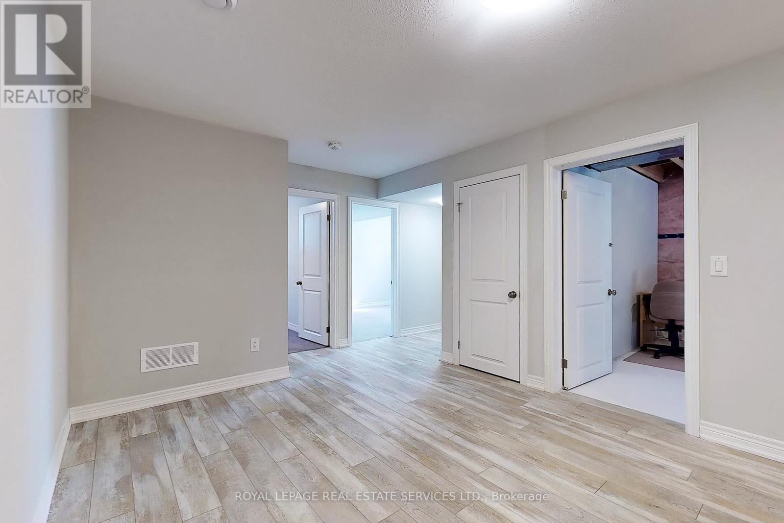 












MAIN - 22 BOUNTY AVENUE

,
Thorold,




Ontario
L2V0H4

